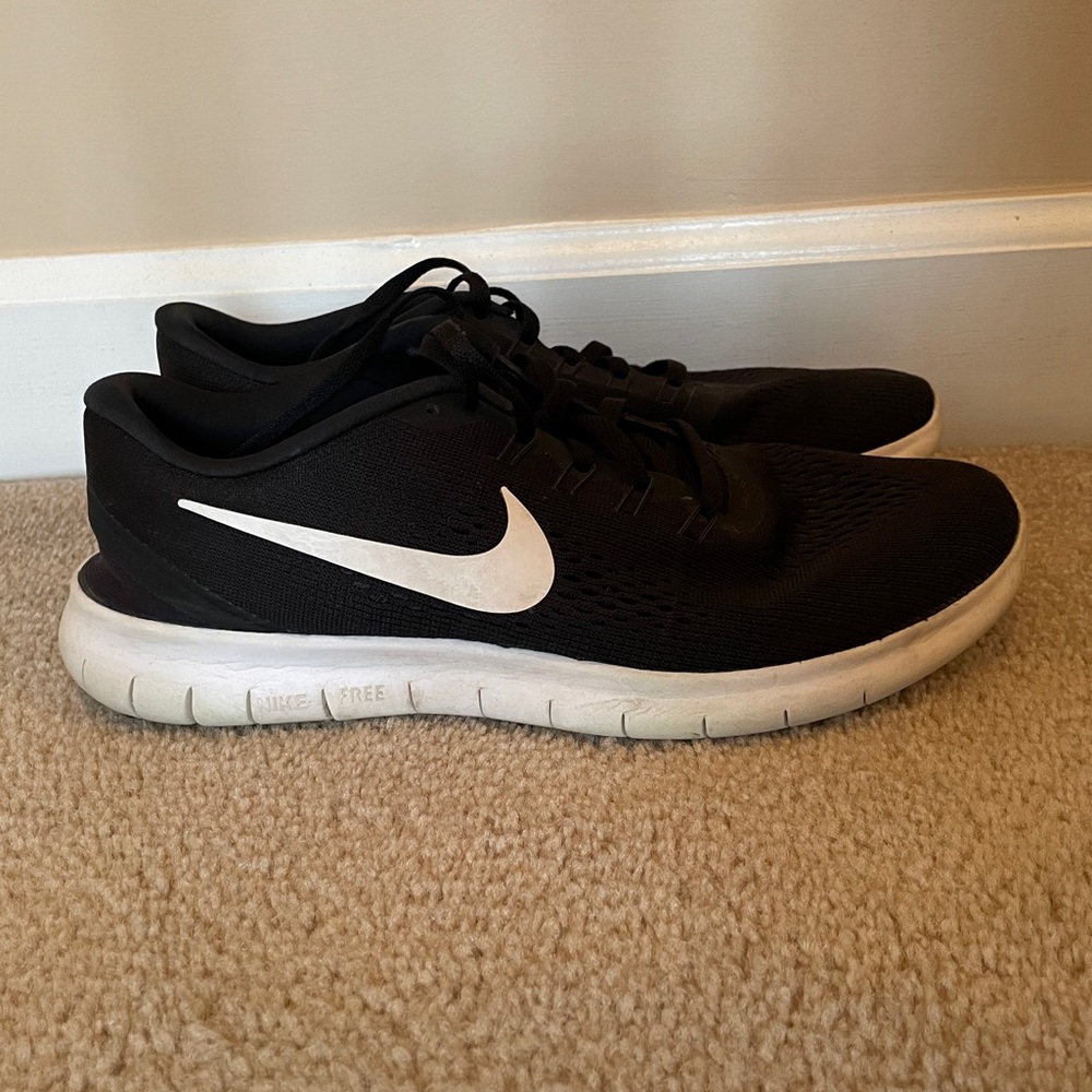 Black Nike Free Run Size 9